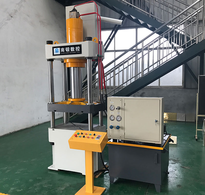 四柱油壓機