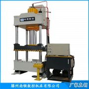 四柱液壓機的產品的導向結構