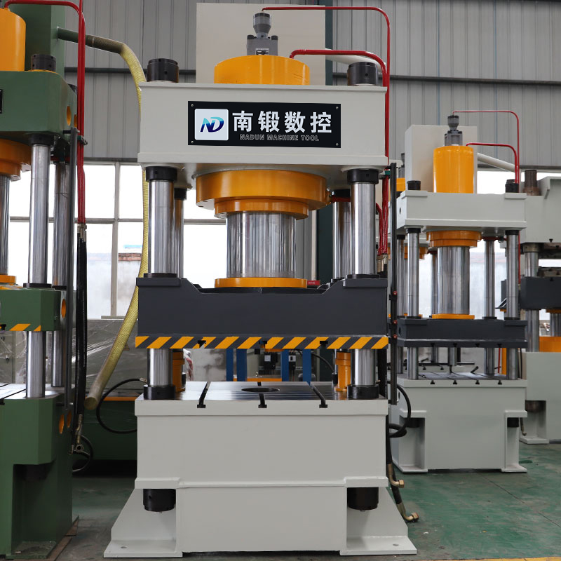 四柱油壓機(jī)的安全操作方法