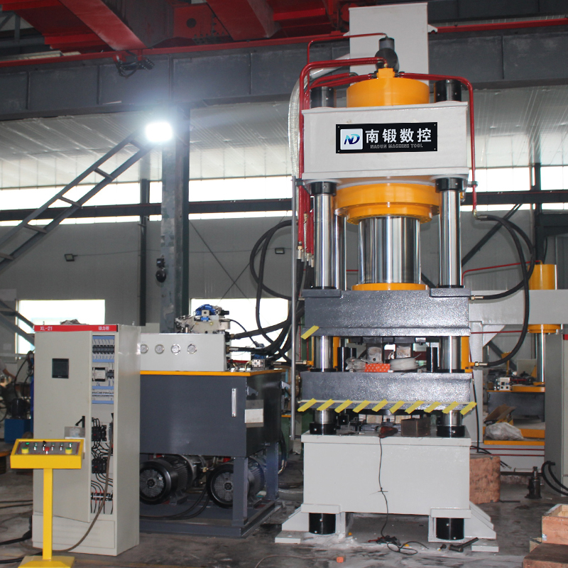 800T鹽磚成型油壓機(jī)，牛羊舔磚油壓機(jī)