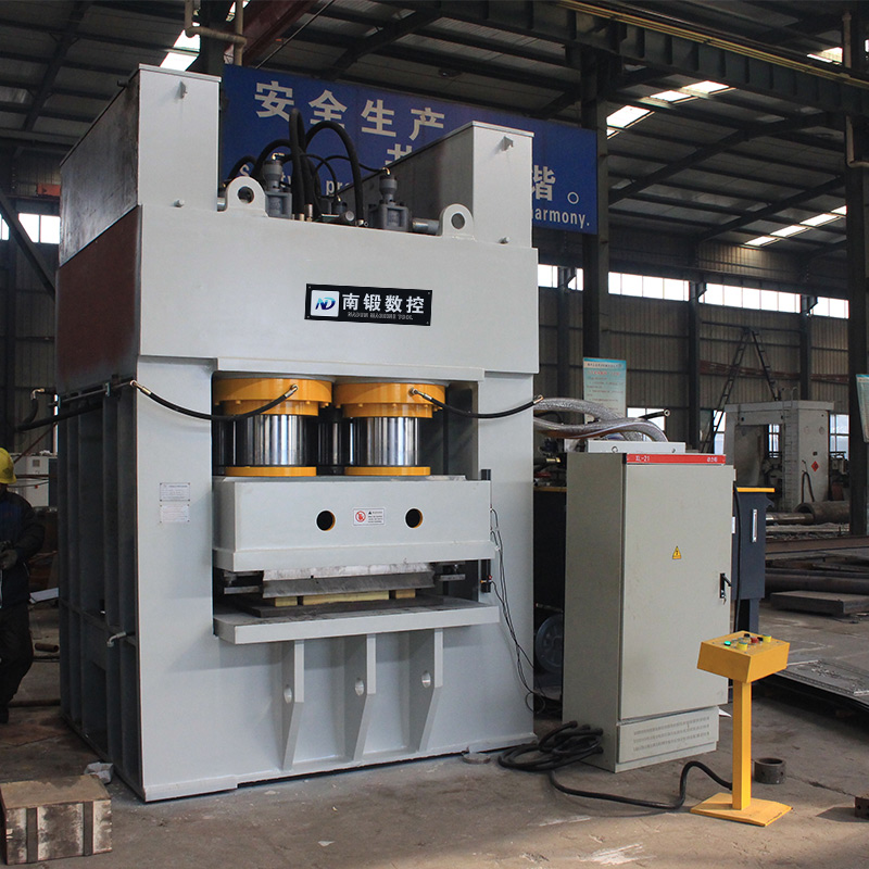 2500噸框式液壓機(jī)門面壓花成型油壓機(jī)